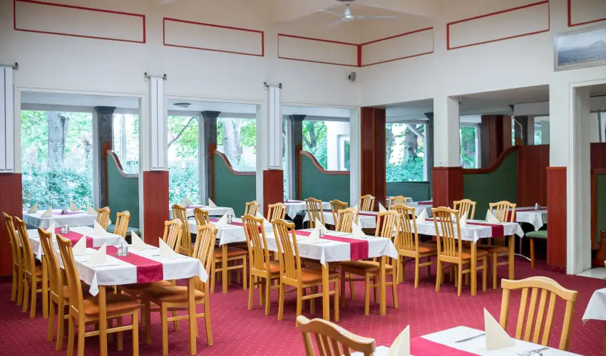 Wellness Hotel Szindb�d  Balatonszemes - P�nk�sd a Szindb�dban (min. 2 �j)