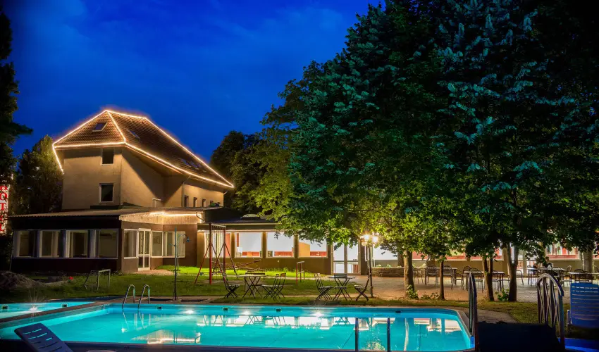 Wellness Hotel Szindb�d  Balatonszemes - P�nk�sd a Szindb�dban (min. 2 �j)