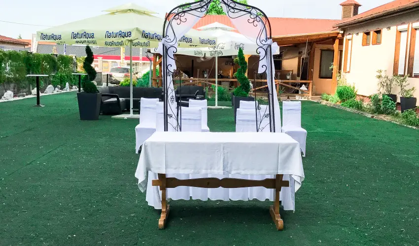 Sztr Motel s tterem Balassagyarmat - Pnksd 