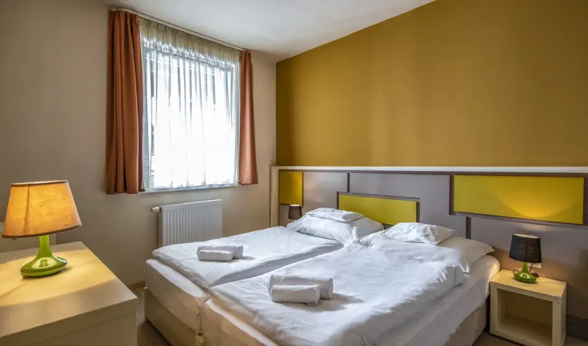 Term�l Apartmanok & Kemping Hark�ny Hark�ny - P�nk�sd - teljes el�refizet�ssel