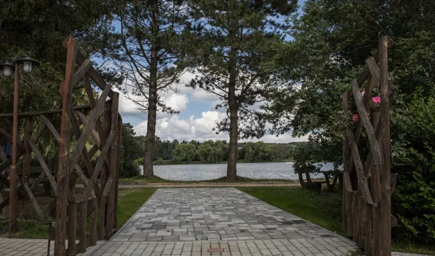 T-Part Panzi & Rendezvnykzpont Kszeg - Pnksd