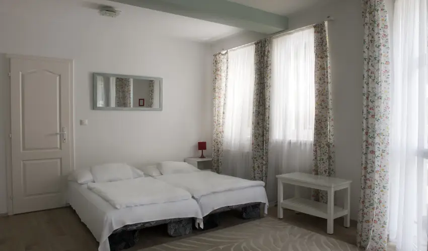 T-Part Panzi & Rendezvnykzpont Kszeg - Pnksd