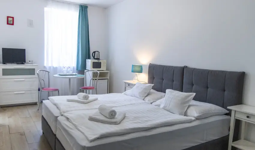 T-Part Panzi & Rendezvnykzpont Kszeg - Pnksd