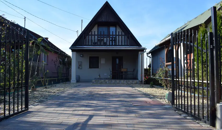 T�csi lak Szigetszentm�rton - P�nk�sd (min. 2 �j)