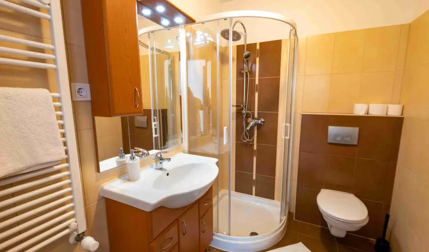 Veritas Apartmanh�z Zam�rdi - P�nk�sd (min. 4 �j)