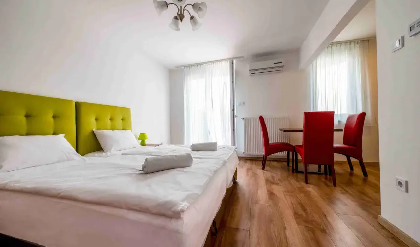 Veritas Apartmanh�z Zam�rdi - P�nk�sd (min. 4 �j)