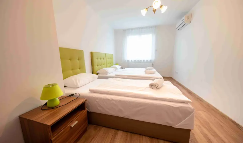 Veritas Apartmanh�z Zam�rdi - P�nk�sd (min. 4 �j)