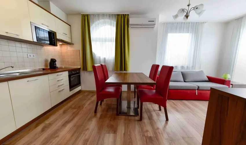 Veritas Apartmanh�z Zam�rdi - P�nk�sd (min. 4 �j)