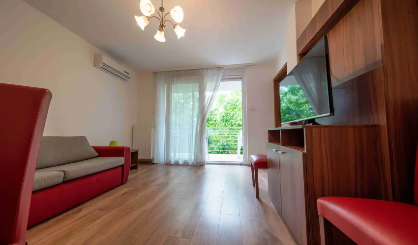 Veritas Apartmanh�z Zam�rdi - P�nk�sd (min. 4 �j)