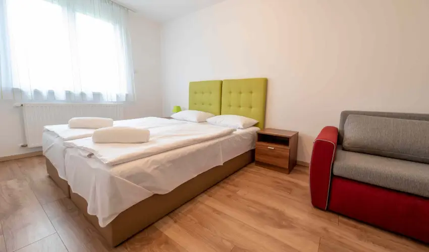 Veritas Apartmanh�z Zam�rdi - P�nk�sd (min. 4 �j)