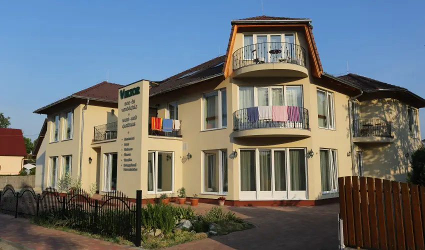 Viktor Bor- s Vendghz Balatonmriafrd - Pnksd 