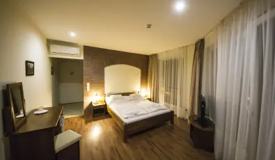 Viktor Bor- s Vendghz Balatonmriafrd