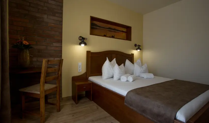 Viktor Bor- s Vendghz Balatonmriafrd - Pnksd 