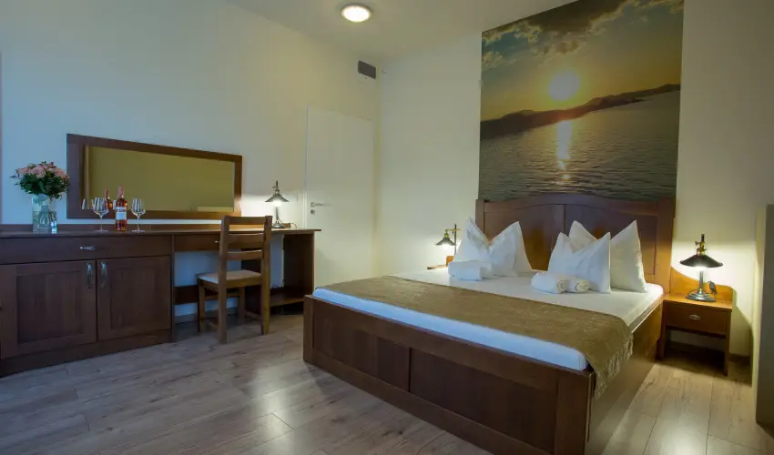 Viktor Bor- s Vendghz Balatonmriafrd - Pnksd 