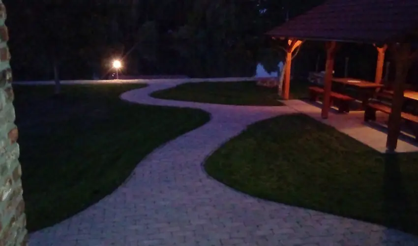 Vir�g �d�l�h�z Szarvas - P�nk�sd