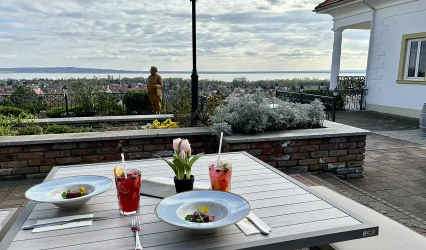 Zenit Hotel Balaton Vonyarcvashegy - Pnksd - teljes elrefizetssel