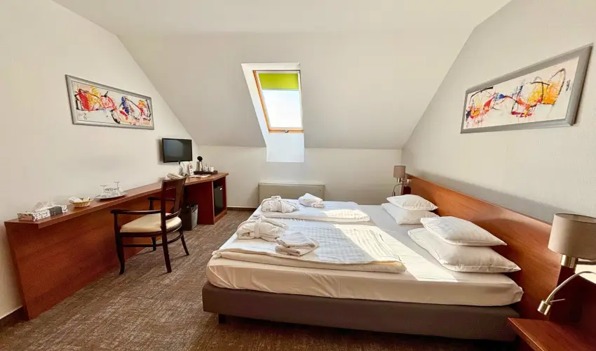 Zenit Hotel Balaton Vonyarcvashegy - P�nk�sd - teljes el�refizet�ssel (min. 3 �j)